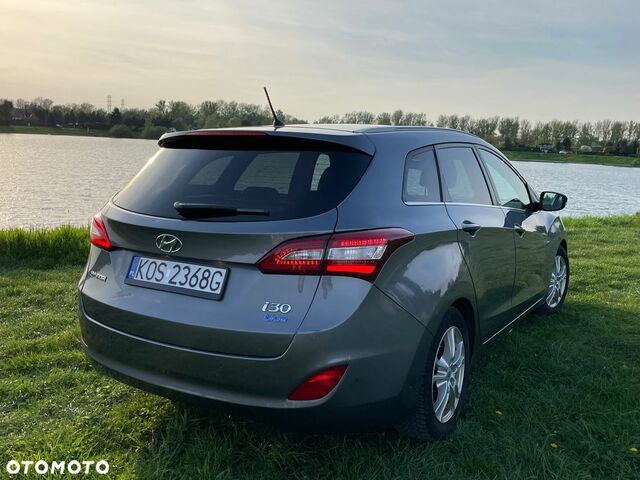 Хендай i30, об'ємом двигуна 1.58 л та пробігом 144 тис. км за 7322 $, фото 11 на Automoto.ua