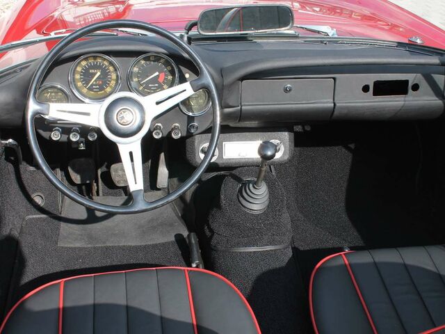 Червоний Альфа Ромео Spider, об'ємом двигуна 2.56 л та пробігом 26 тис. км за 119327 $, фото 14 на Automoto.ua