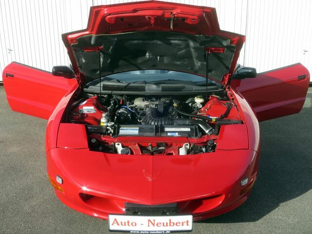 Червоний Понтіак Firebird, об'ємом двигуна 3.35 л та пробігом 37 тис. км за 13074 $, фото 7 на Automoto.ua