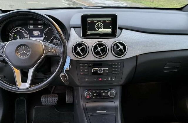 Мерседес Б-класс 2014 в Европе на Automoto.ua Черный Мерседес Б-класс, объемом двигателя 2.14 л и пробегом 237 тыс. км за 12107 $, фото 24 на Automoto.ua