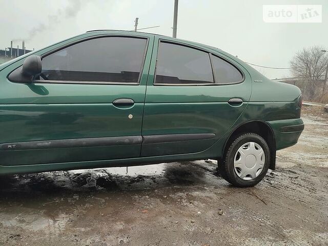 Рено Меган, Седан 1996 - 2002 Classic (LA) 1.4 i 16V