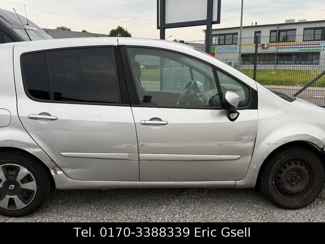 Рено Модус 2008 у Європі на Automoto.ua Срібний Рено Модус, об'ємом двигуна 1.6 л та пробігом 80 тис. км за 1751 $, фото 5 на Automoto.ua