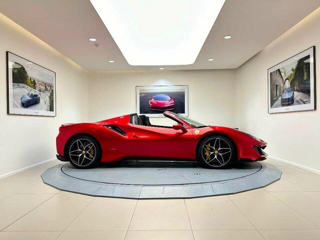 Феррари 488, объемом двигателя 3.9 л и пробегом 4 тыс. км за 736452 $, фото 7 на Automoto.ua