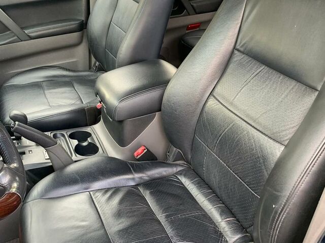 Міцубісі Паджеро 2001 у Європі на Automoto.ua Зелений Міцубісі Паджеро, об'ємом двигуна 0 л та пробігом 251 тис. км за 6999 $, фото 7 на Automoto.ua