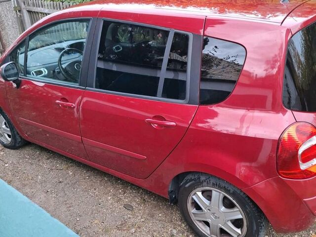 Рено Grand Modus 2008 в Европе на Automoto.ua Красный Рено Grand Modus, объемом двигателя 0 л и пробегом 18 тыс. км за 1500 $, фото 1 на Automoto.ua