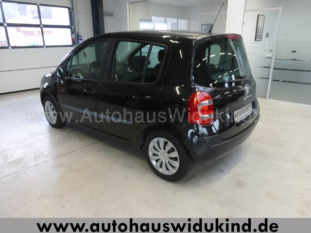 Рено Модус 2009 в Европе на Automoto.ua Черный Рено Модус, объемом двигателя 1.15 л и пробегом 101 тыс. км за 6326 $, фото 6 на Automoto.ua