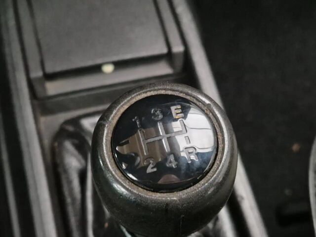 Фольксваген Пассат 1986 у Європі на Automoto.ua Бежевий Фольксваген Пассат, об'ємом двигуна 1.6 л та пробігом 359 тис. км за 6940 $, фото 11 на Automoto.ua