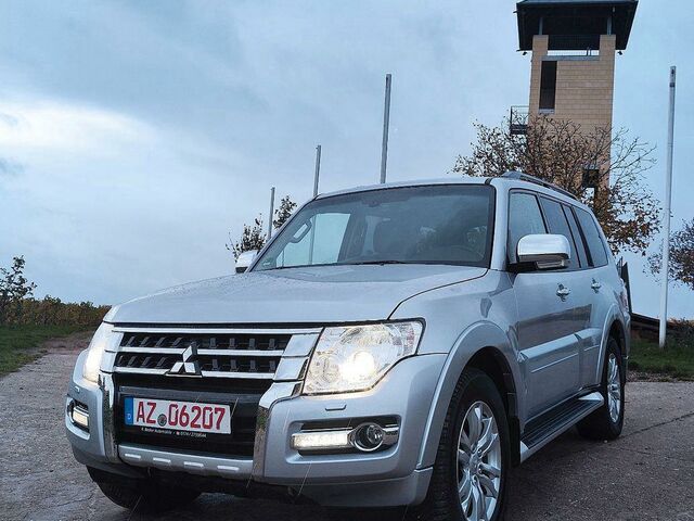 Мицубиси Паджеро 2015 в Европе на Automoto.ua Серебряный Мицубиси Паджеро, объемом двигателя 3.2 л и пробегом 100 тыс. км за 29990 $, фото 1 на Automoto.ua