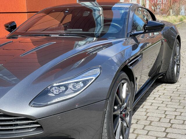 Сірий Астон Мартін DB11, об'ємом двигуна 5.2 л та пробігом 34 тис. км за 150592 $, фото 17 на Automoto.ua