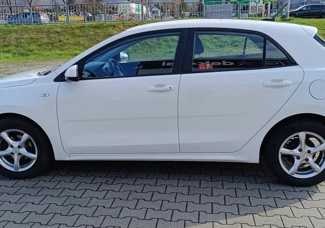 Киа Рио, объемом двигателя 1.25 л и пробегом 35 тыс. км за 9935 $, фото 1 на Automoto.ua