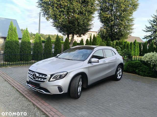 Мерседес ГЛА-Класс 2019 в Европе на Automoto.ua Серый Мерседес ГЛА-Класс, объемом двигателя 1 л и пробегом 88 тыс. км за 20218 $, фото 2 на Automoto.ua