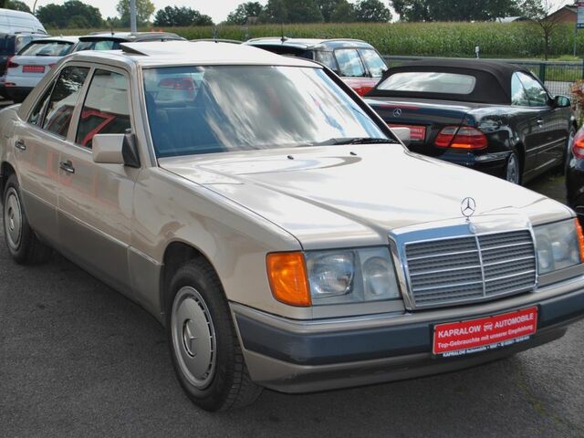 Мерседес 200 1989 в Европе на Automoto.ua Серебряный Мерседес 200, объемом двигателя 2 л и пробегом 270 тыс. км за 8530 $, фото 5 на Automoto.ua