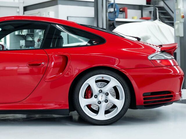 Червоний Порше 996, об'ємом двигуна 3.6 л та пробігом 47 тис. км за 83843 $, фото 7 на Automoto.ua