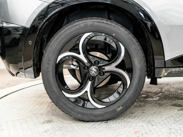 Альфа Ромео Джуниор 2025 в Европе на Automoto.ua Серый Альфа Ромео Джуниор, объемом двигателя 1 л и пробегом 350 тыс. км за 34601 $, фото 12 на Automoto.ua