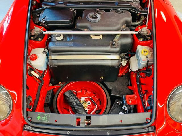 Красный Порше 993, объемом двигателя 3.75 л и пробегом 51 тыс. км за 350593 $, фото 16 на Automoto.ua