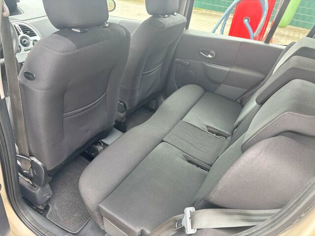 Рено Модус 2006 в Европе на Automoto.ua Бежевый Рено Модус, объемом двигателя 0 л и пробегом 140 тыс. км за 1500 $, фото 5 на Automoto.ua