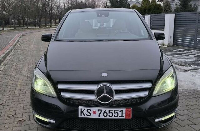 Мерседес Б-класс 2014 в Европе на Automoto.ua Черный Мерседес Б-класс, объемом двигателя 2.14 л и пробегом 237 тыс. км за 12107 $, фото 16 на Automoto.ua