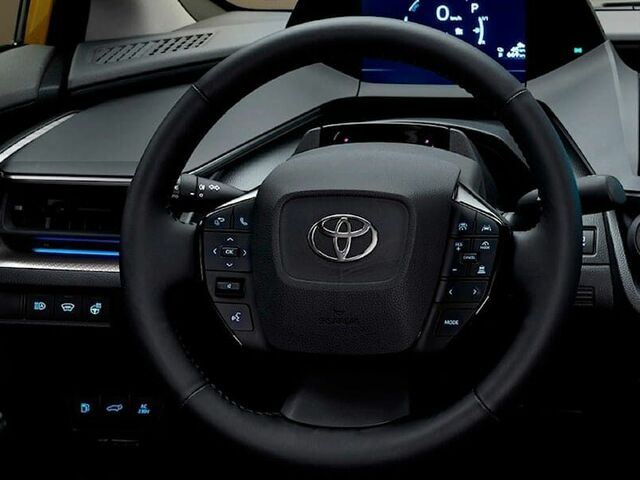 Тест-драйв нової моделі Toyota Prius 2023 з фотографіями та відео
