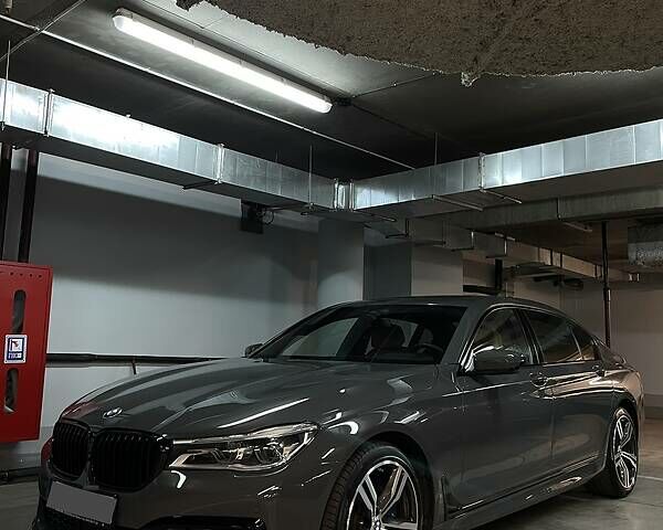 БМВ 750, 2017 - н.в. LI XDRIVE