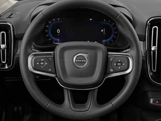 Тест-драйв Volvo XC40 2025 Тест-драйв кроссовера Вольво XC40 2025 с фотографиями и видео