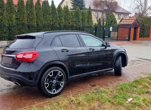 Мерседес ГЛА-Класс 2017 в Европе на Automoto.ua Черный Мерседес ГЛА-Класс, объемом двигателя 1 л и пробегом 120 тыс. км за 81000 $, фото 7 на Automoto.ua