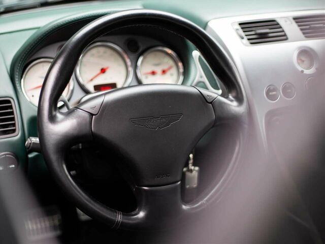 Зелений Астон Мартін Ванквіш, об'ємом двигуна 5.94 л та пробігом 52 тис. км за 72581 $, фото 5 на Automoto.ua