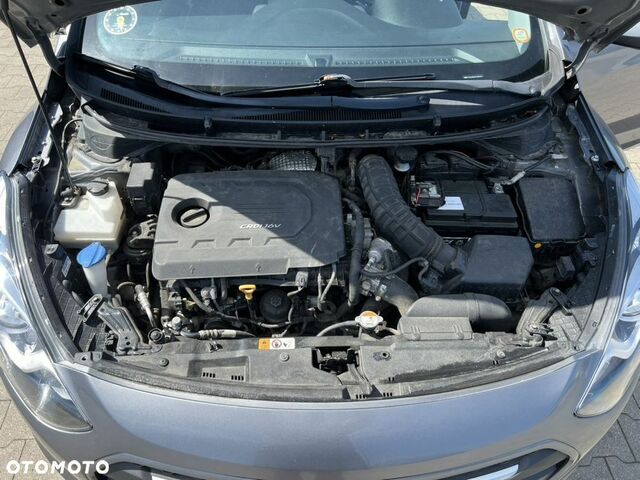Хендай i30, об'ємом двигуна 1.58 л та пробігом 254 тис. км за 5572 $, фото 11 на Automoto.ua