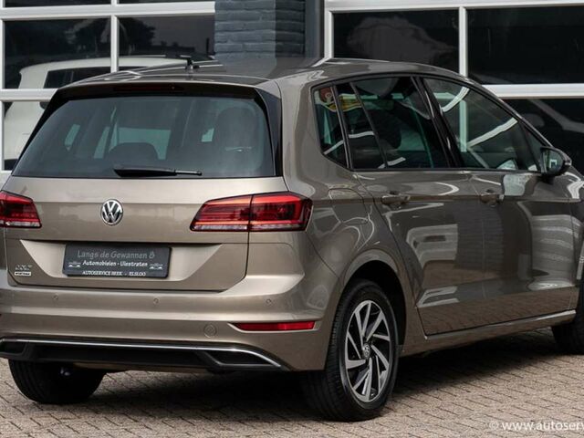 Фольксваген Гольф Спортсван 2018 в Европе на Automoto.ua Серый Фольксваген Гольф Спортсван, объемом двигателя 1 л и пробегом 62 тыс. км за 16950 $, фото 3 на Automoto.ua