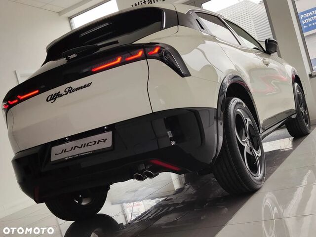 Альфа Ромео Джуниор 2025 в Европе на Automoto.ua Белый Альфа Ромео Джуниор, объемом двигателя 1 л и пробегом 5 тыс. км за 32688 $, фото 8 на Automoto.ua
