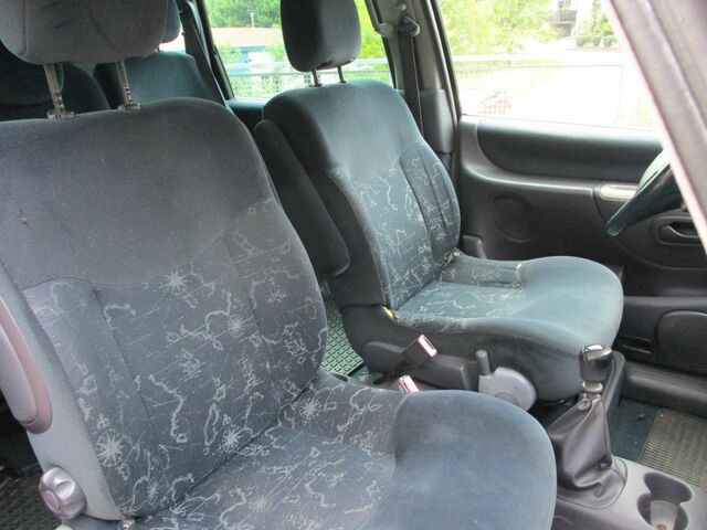 Рено Гранд Еспейс 2002 у Європі на Automoto.ua Синій Рено Гранд Еспейс, об'ємом двигуна 2 л та пробігом 330 тис. км за 2184 $, фото 8 на Automoto.ua