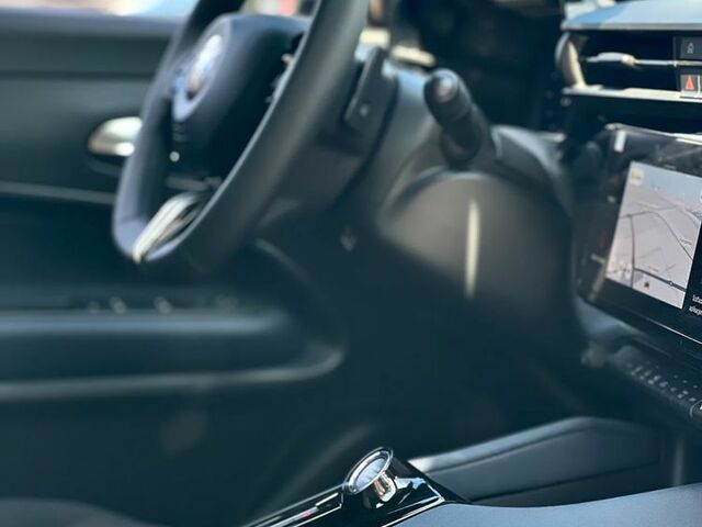 Альфа Ромео Джуниор 2025 в Европе на Automoto.ua Синий Альфа Ромео Джуниор, объемом двигателя 1 л и пробегом 2 тыс. км за 31453 $, фото 9 на Automoto.ua