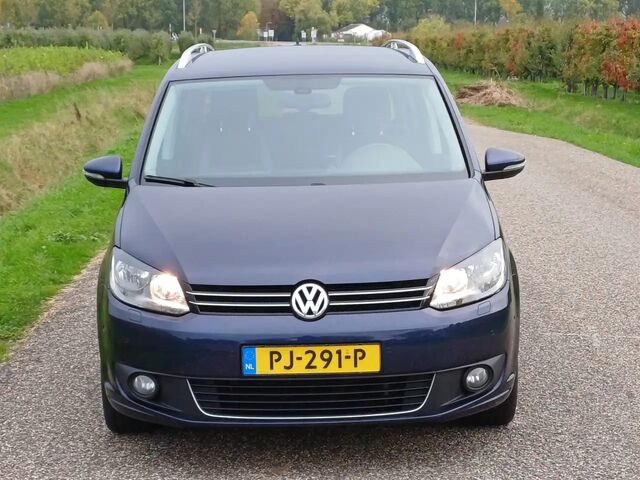 Фольксваген Туран 2014 у Європі на Automoto.ua Синій Фольксваген Туран, об'ємом двигуна 1.39 л та пробігом 241 тис. км за 10422 $, фото 3 на Automoto.ua