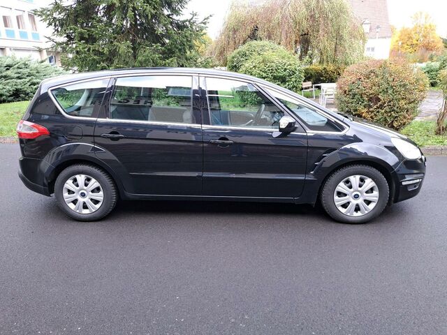 Форд Си-Макс 2010 в Европе на Automoto.ua Форд Си-Макс, объемом двигателя 0 л и пробегом 230 тыс. км за 5000 $, фото 1 на Automoto.ua