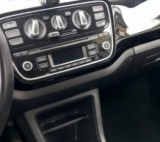 Фольксваген Ап 2012 у Європі на Automoto.ua Фольксваген Ап, об'ємом двигуна 0 л та пробігом 148 тис. км за 4375 $, фото 6 на Automoto.ua