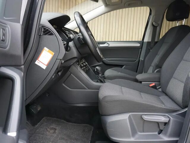 Фольксваген Туран 2015 у Європі на Automoto.ua Чорний Фольксваген Туран, об'ємом двигуна 1.4 л та пробігом 178 тис. км за 18576 $, фото 6 на Automoto.ua