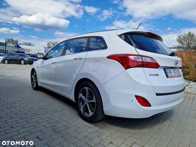 Хендай i30, об'ємом двигуна 1.58 л та пробігом 96 тис. км за 7970 $, фото 4 на Automoto.ua