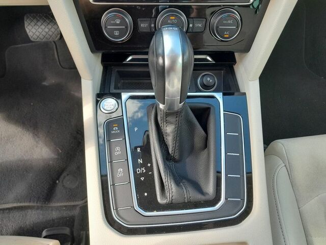 Фольксваген Пассат Вариант 2016 в Европе на Automoto.ua Синий Фольксваген Пассат Вариант, объемом двигателя 1.98 л и пробегом 69 тыс. км за 22062 $, фото 18 на Automoto.ua