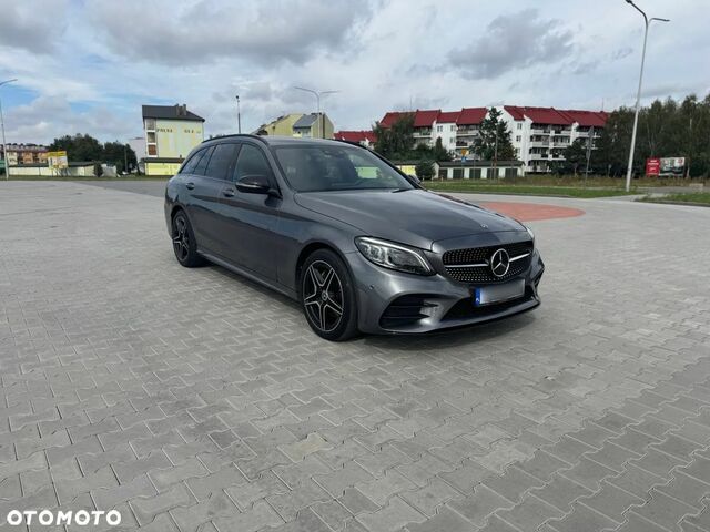 Мерседес Ц-Класс 2018 в Европе на Automoto.ua Серый Мерседес Ц-Класс, объемом двигателя 1 л и пробегом 235 тыс. км за 19855 $, фото 1 на Automoto.ua