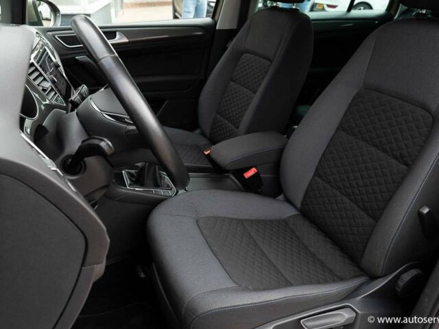 Фольксваген Гольф Спортсван 2018 в Европе на Automoto.ua Серый Фольксваген Гольф Спортсван, объемом двигателя 1 л и пробегом 62 тыс. км за 16950 $, фото 9 на Automoto.ua