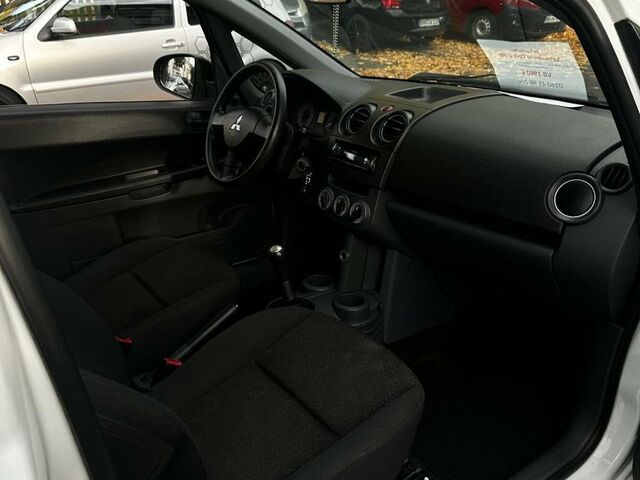 Мицубиси Кольт 2008 в Европе на Automoto.ua Мицубиси Кольт, объемом двигателя 0 л и пробегом 150 тыс. км за 1990 $, фото 7 на Automoto.ua