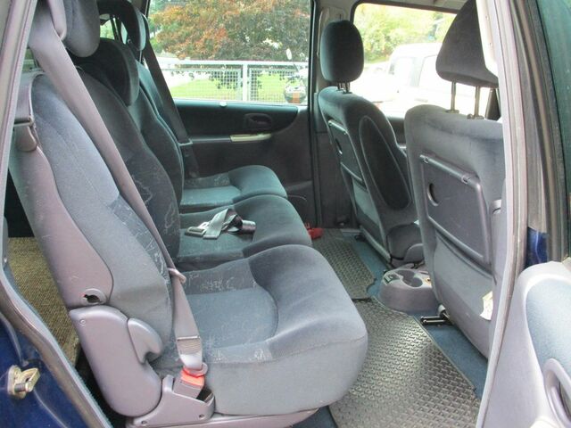 Рено Гранд Еспейс 2002 у Європі на Automoto.ua Синій Рено Гранд Еспейс, об'ємом двигуна 2 л та пробігом 330 тис. км за 2184 $, фото 9 на Automoto.ua