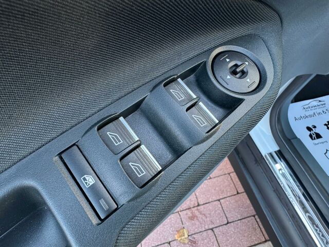 Форд Сі-Макс 2015 у Європі на Automoto.ua Білий Форд Сі-Макс, об'ємом двигуна 1 л та пробігом 81 тис. км за 7990 $, фото 22 на Automoto.ua