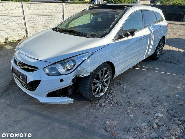 Хендай и40, объемом двигателя 2 л и пробегом 137 тыс. км за 4103 $, фото 6 на Automoto.ua