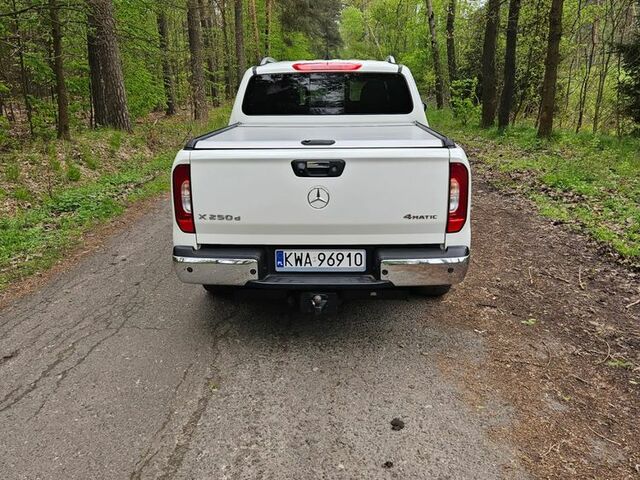 Мерседес X-Class 2017 в Европе на Automoto.ua Белый Мерседес X-Class, объемом двигателя 2.3 л и пробегом 249 тыс. км за 29783 $, фото 10 на Automoto.ua