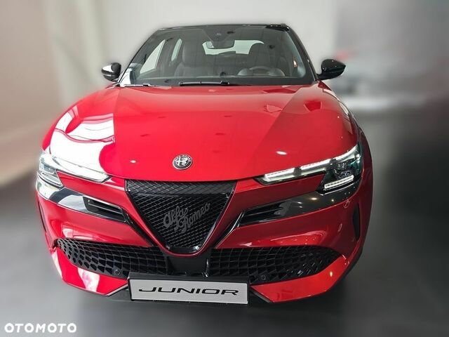 Альфа Ромео Джуниор 2025 в Европе на Automoto.ua Красный Альфа Ромео Джуниор, объемом двигателя 1 л и пробегом 1 тыс. км за 33657 $, фото 1 на Automoto.ua