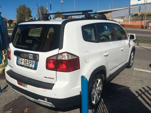 Шевроле Орландо 2011 в Европе на Automoto.ua Белый Шевроле Орландо, объемом двигателя 2 л и пробегом 192 тыс. км за 5294 $, фото 4 на Automoto.ua