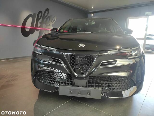 Альфа Ромео Джуниор 2025 в Европе на Automoto.ua Черный Альфа Ромео Джуниор, объемом двигателя 1 л и пробегом 6 тыс. км за 33681 $, фото 2 на Automoto.ua