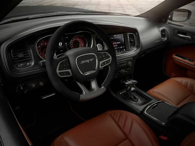 Дивитись фото салону нового Dodge Charger 2023