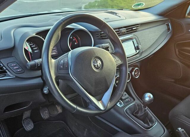Альфа Ромео Giulietta, об'ємом двигуна 1.37 л та пробігом 189 тис. км за 8635 $, фото 5 на Automoto.ua