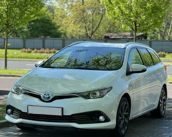 Тойота Аурис, объемом двигателя 1.8 л и пробегом 163 тыс. км за 10799 $, фото 1 на Automoto.ua